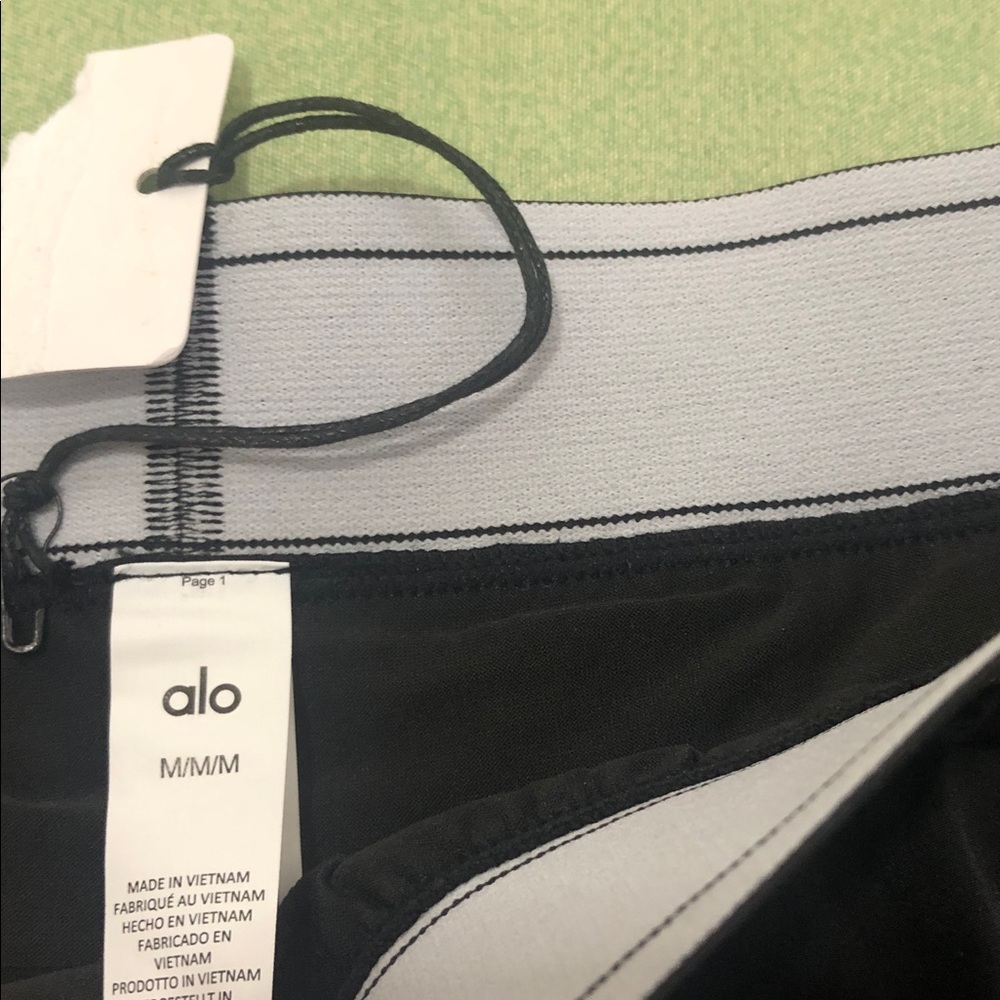ALO Yoga Black Skirt with Light Lavender Waistband - Picture 2 of 4